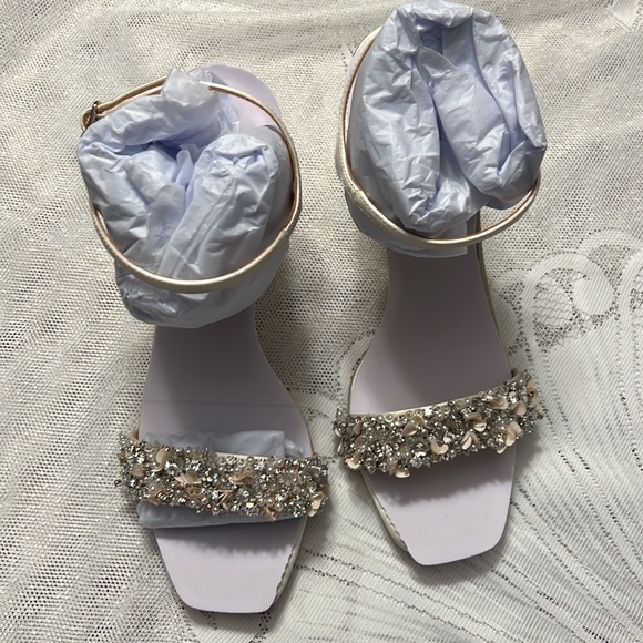 Badgley Mischka Teenie, Ivory Block Heel Sandal - Picture 6 of 17